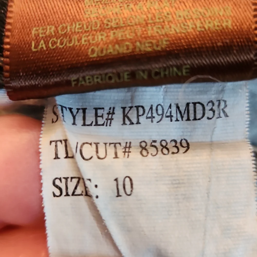 ON HOLD KUT FROM THE KLOTH Women's Jeans 10. Please review description. - Picture 11 of 12